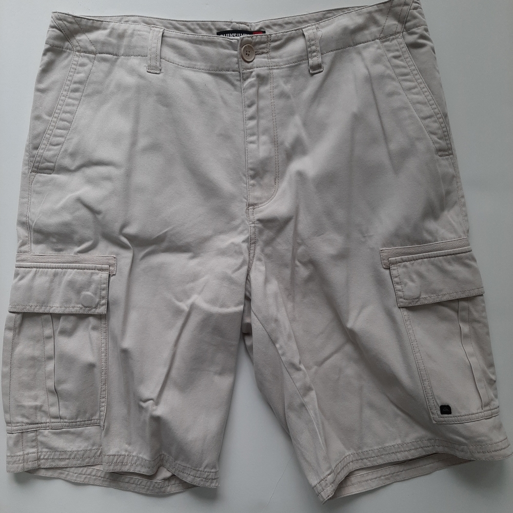 Quiksilver Tan Cargo Shorts with Belt Loops and Knee-Length Design